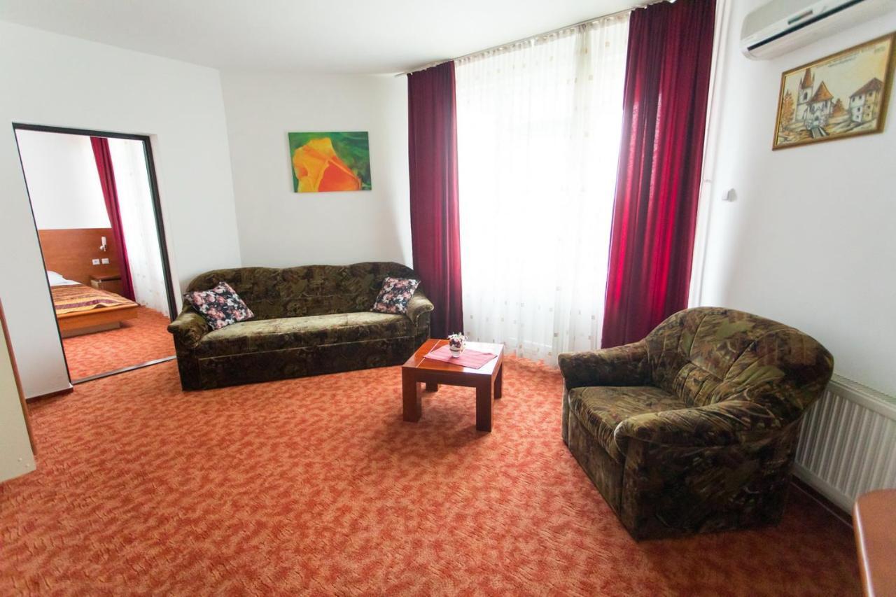 Pensiunea Full Targu Mures Exterior foto