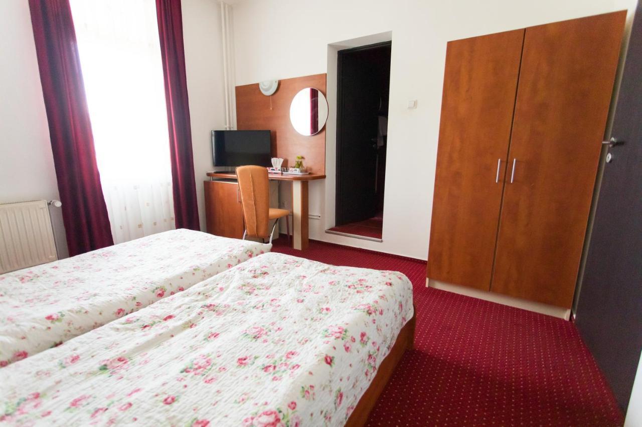 Pensiunea Full Targu Mures Exterior foto