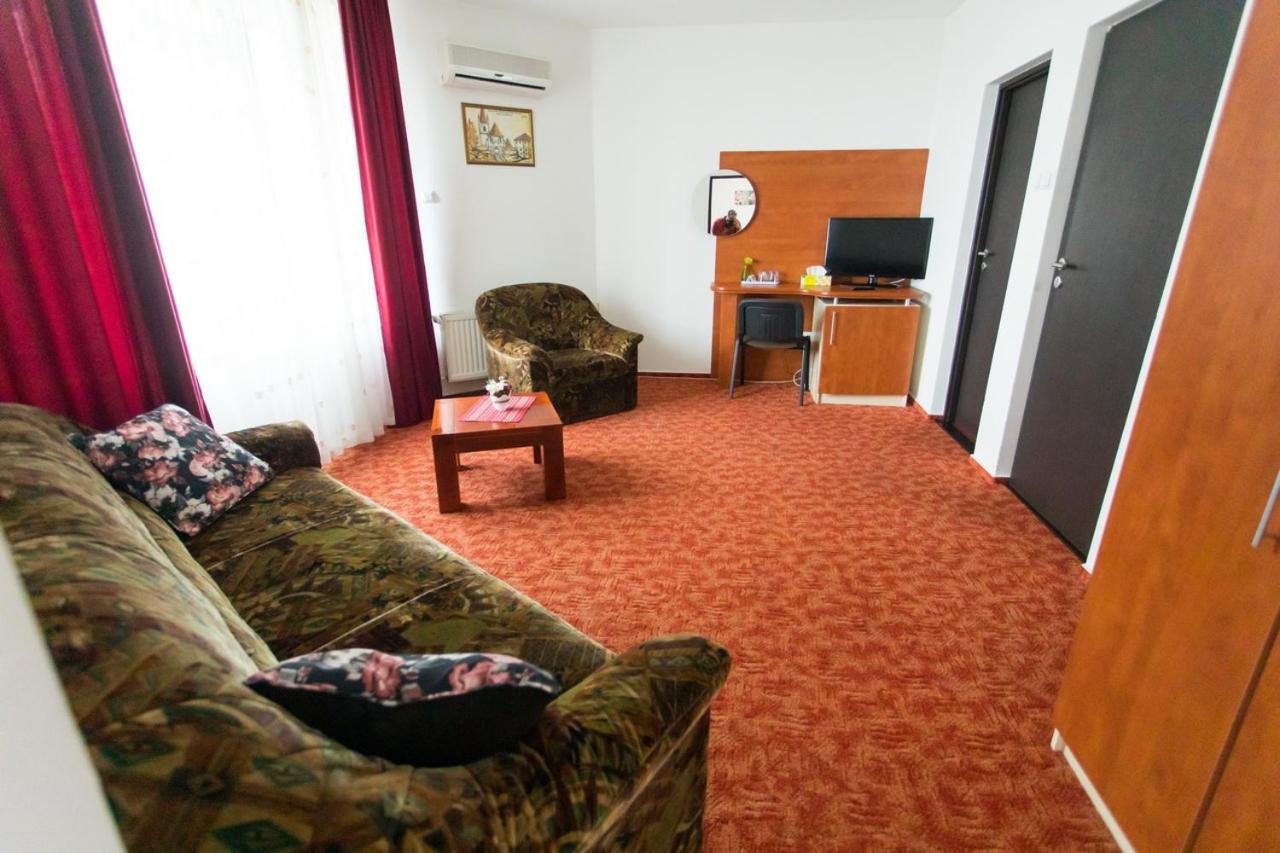 Pensiunea Full Targu Mures Exterior foto
